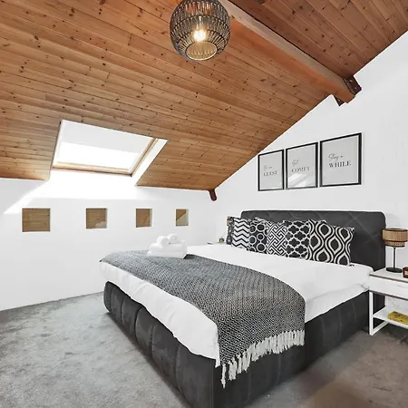 Large Industrial Style 2 Bedroom Short Term & Flexible Renting Canary Wharf With Free Wifi *