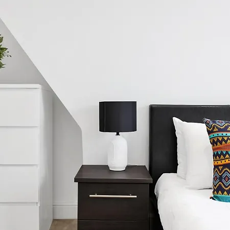 Loft Aartment Short Term & Flexible Renting Hackney With Free Wifi & Balcony * London