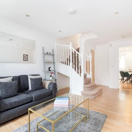Old Street - 4br Townhouse With Patio - Cityapartmentstay