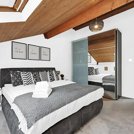 Large Industrial Style 2 Bedroom Short Term & Flexible Renting Canary Wharf With Free Wifi Apartment London