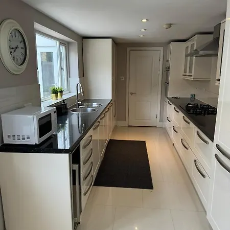 Homestay Flowers Brentford