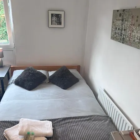 Exford Court 2 Homestay London