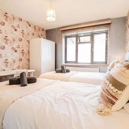 Spacious 1 Bed Flat-free Parking Apartment Hillingdon