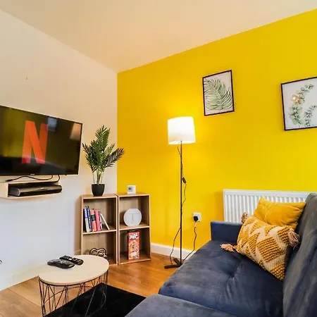Spacious 1 Bed Flat-free Parking *
