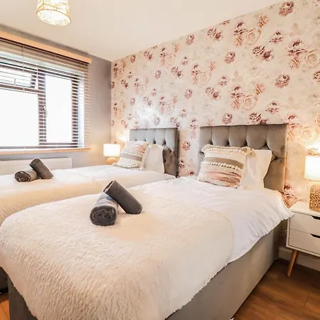Spacious 1 Bed Flat-free Parking *