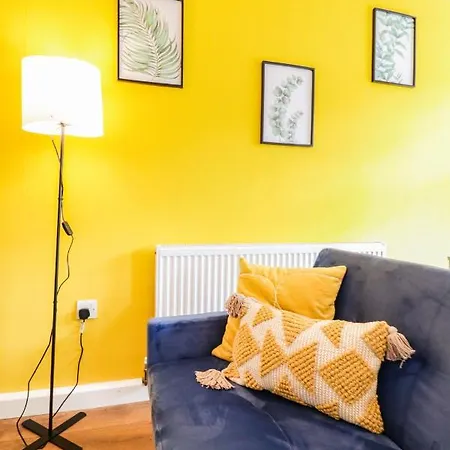 Apartment Spacious 1 Bed Flat-free Parking *