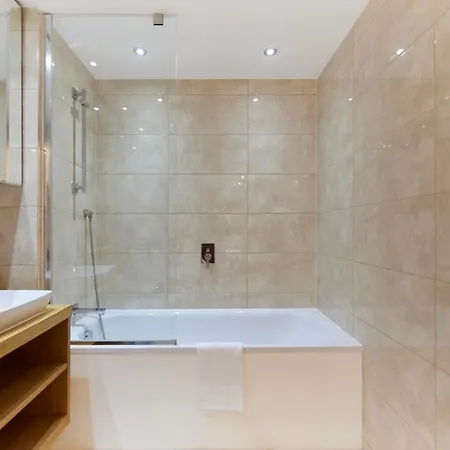 Apartment The Limehouse Cut Place - Spacious 2bdr Flat With Balcony