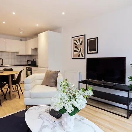 The Limehouse Cut Place - Spacious 2bdr Flat With Balcony