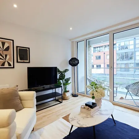 The Limehouse Cut Place - Spacious 2bdr Flat With Balcony Apartment
