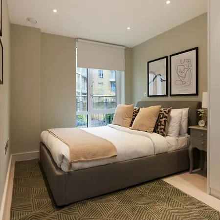 The Limehouse Cut Place - Spacious 2bdr Flat With Balcony Apartment