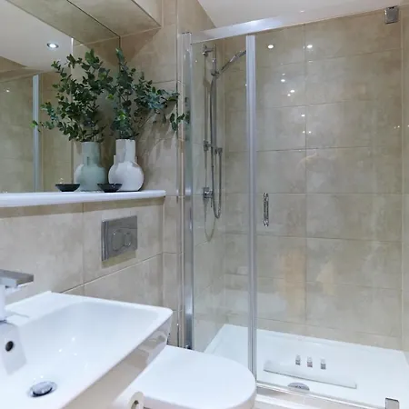 The Limehouse Cut Place - Spacious 2bdr Flat With Balcony Apartment