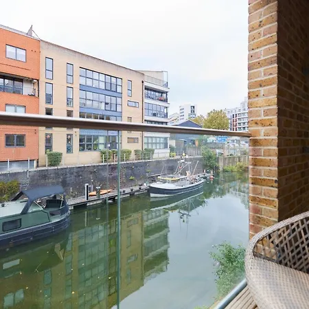 The Limehouse Cut Place - Spacious 2bdr Flat With Balcony