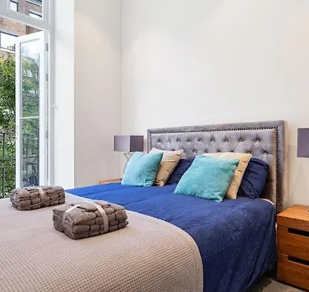 Harley Street Luxury Snug