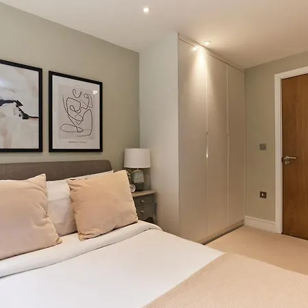 The Limehouse Cut Place - Spacious 2bdr Flat With Balcony