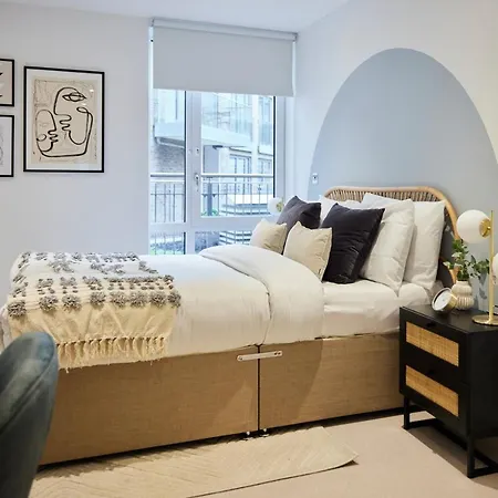 The Limehouse Cut Place - Spacious 2bdr Flat With Balcony Apartment *