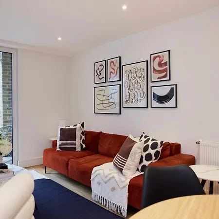 The Limehouse Cut Place - Spacious 2bdr Flat With Balcony Apartment *