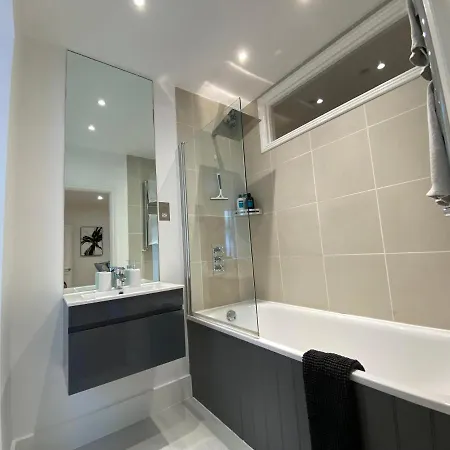 Fantastic Spacious Garden Flat With Own Private Entrance Apartamento *