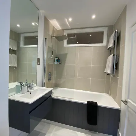 Fantastic Spacious Garden Flat With Own Private Entrance Apartamento *