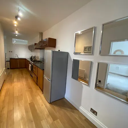 Fantastic Spacious Garden Flat With Own Private Entrance * Londres