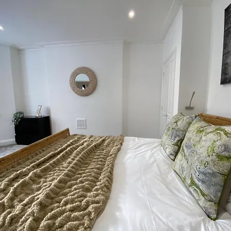 Fantastic Spacious Garden Flat With Own Private Entrance Apartamento *