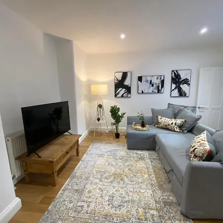 Fantastic Spacious Garden Flat With Own Private Entrance Apartamento *