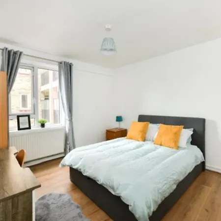 Entire Two Bedroom Flat In The Heart Of Greater Appartamento