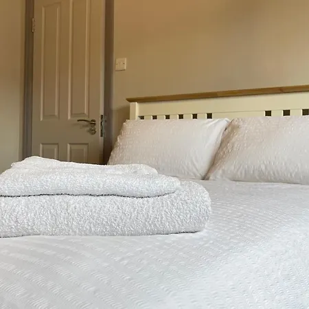 Séjour chez l'habitant Spacious Double Room With Private Bathroom In Quiet Area Only 20 Min To Central London *