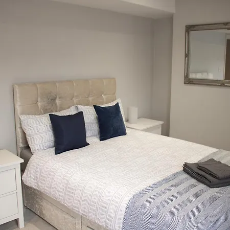 Flowers Homestay Brentford