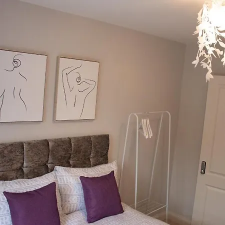 Flowers Homestay Brentford