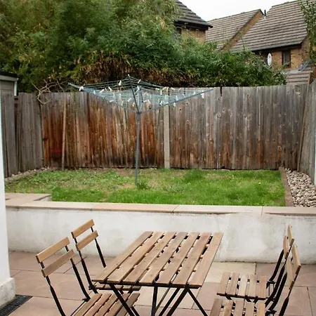 Homestay Flowers Brentford