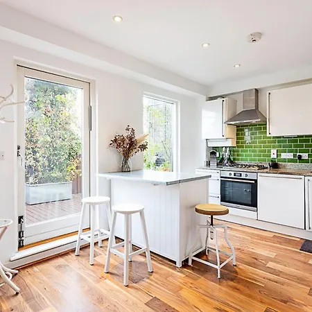 3 Bed Luxury Penthouse In Shoreditch Apartment *