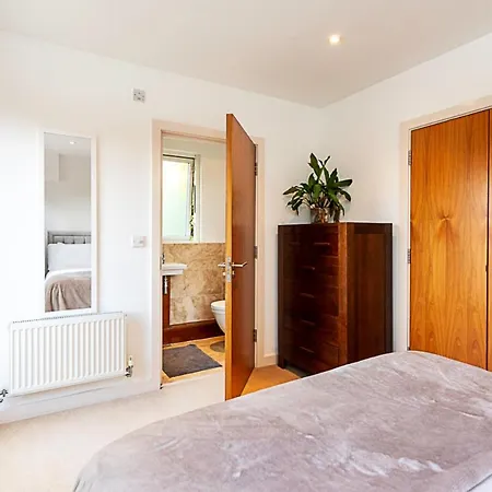 3 Bed Luxury Penthouse In Shoreditch Apartment London