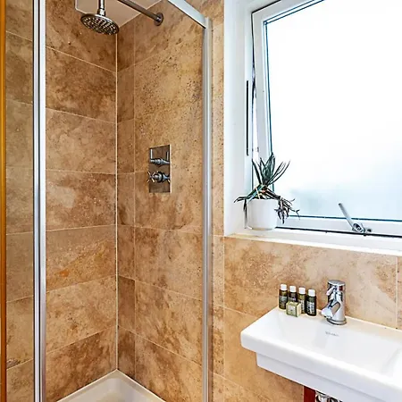 3 Bed Luxury Penthouse In Shoreditch London