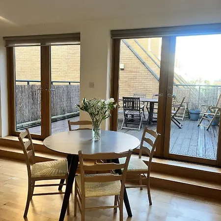 Spacious Mews Apartment, Clapham London