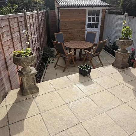 House In Barnes *