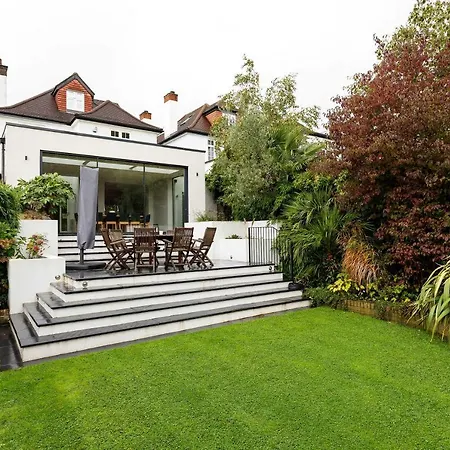 Veeve - Majestic Oasis London