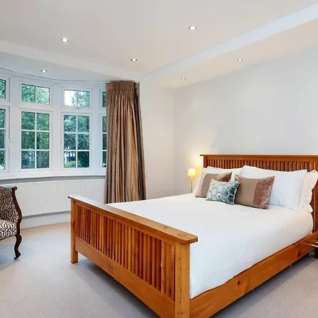 Veeve - Majestic Oasis * London