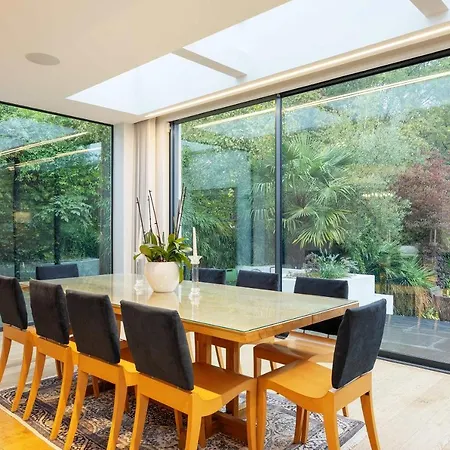 Holiday home Veeve - Majestic Oasis London
