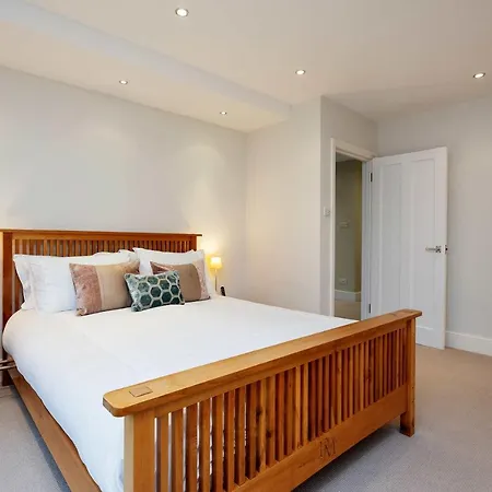 Veeve - Majestic Oasis Holiday home London