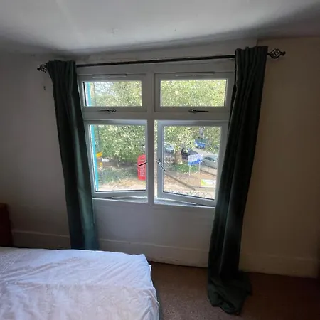Private Double Bed & Breakfast London