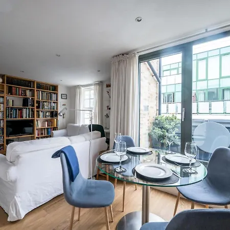 Appartamento Cosy And Spacious Flat Near Bridge