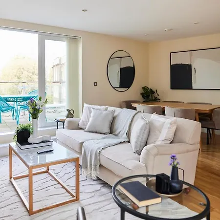 The Weavers Field Place - Classy 3bdr Flat With Terrace *