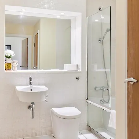 The Weavers Field Place - Classy 3bdr Flat With Terrace *