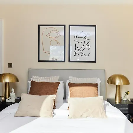 The Weavers Field Place - Classy 3bdr Flat With Terrace *