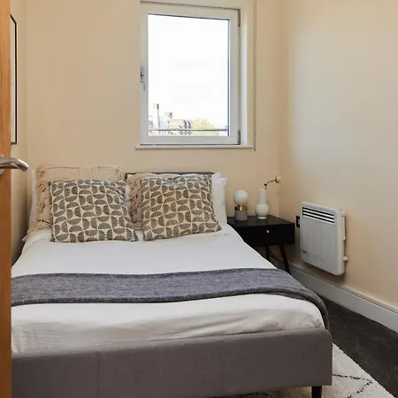 The Weavers Field Place - Classy 3bdr Flat With Terrace London