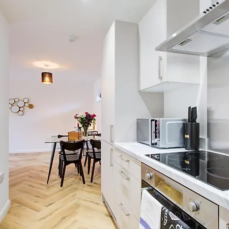 Hybrid Resi - Close To Tooting And Wimbledon Apartment