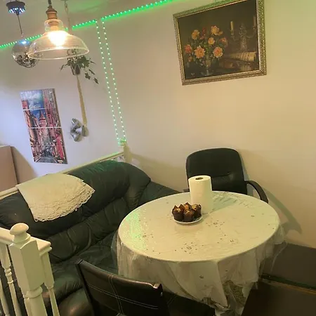Homestay Ari Luxury Triple London