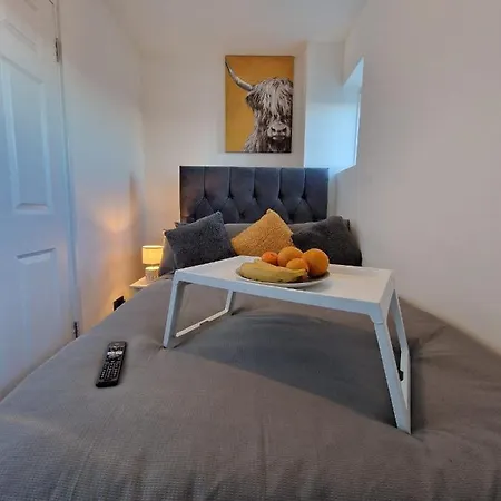 Private In London With Parking * Enfield