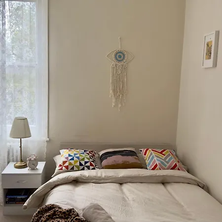 Quarto em Acomodações Particulares Cosy 3 Bedroom Flat Nearby Willsden *