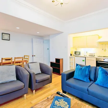 Gorgeous 2-bed Flat - 25 Minutes Walk From Winter Wonderland London